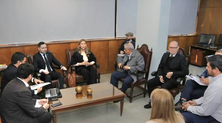 Reunión de los fiscales con los actuales directivos del IPS. Foto: Ministerio Público.