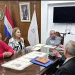 Isaías Fretes y Emiliano Rolón se reunieron en la Caja Central del IPS. Foto: Gentileza.