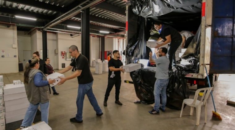 TSJE inicia distribución de maletines electorales a los diferentes puntos del país