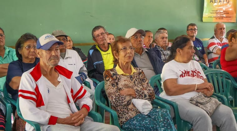 Los adultos mayores que reúnen los requisitos reciben una pensión del 25 % del salario mínimo.