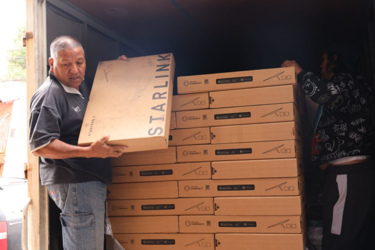 Paraguay recibe primeros kits Starlink para llevar internet a escuelas y centros de salud