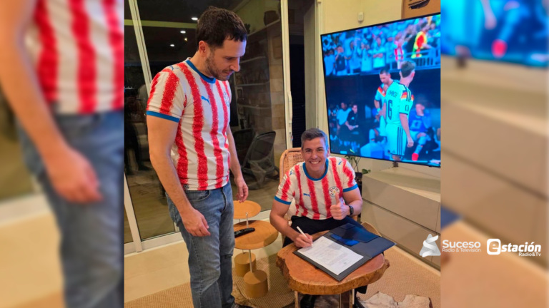Santiago Peña decretó feriado para este martes por la victoria de la Albirroja