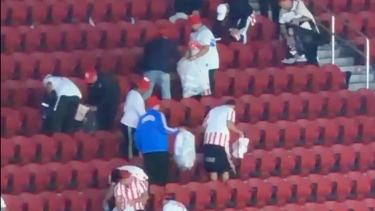 Video: Paraguayos replican ejemplo japonés y limpian el estadio tras la victoria albirroja
