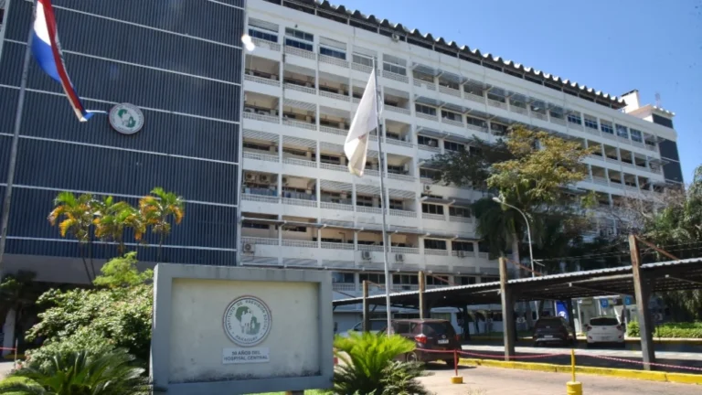 Dos personas afectadas por casos de botulismo siguen internadas en el Hospital Central del Instituto de Previsión Social. Foto: Archivo ÚH.