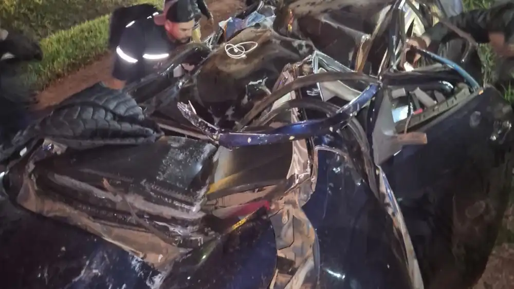 Un conductor perdió el control de su vehículo y terminó volcando.Foto: Gentileza.