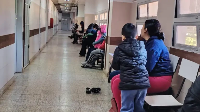 Los niños son los más afectados por las bajas temperaturas y la circulación de virus gastrointestinales, por lo que piden a los padres estar atentos.Foto: Gentileza Hospital de Clínicas.