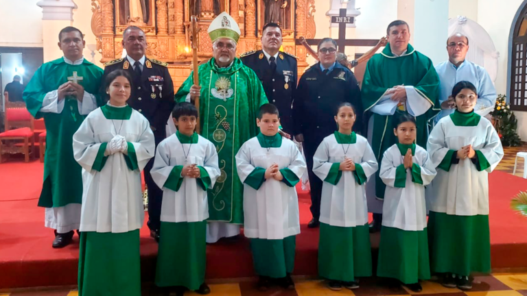 Diócesis de Caazapá reconoció la labor de tres jefes policiales por su servicio a la comunidad -Foto: Fuente Paraguay