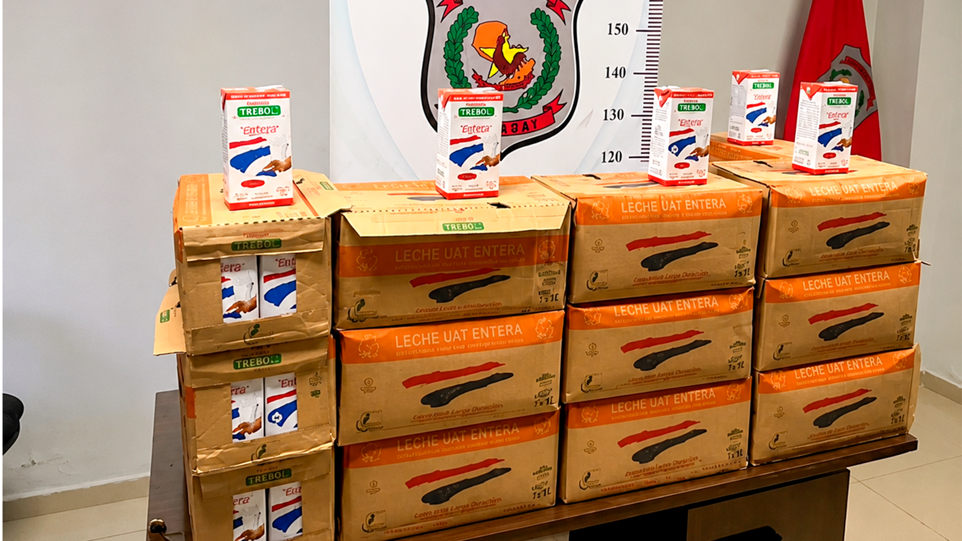 Aprehenden a hombre con 15 cajas de leche de merienda escolar; no pudo justificar su procedencia