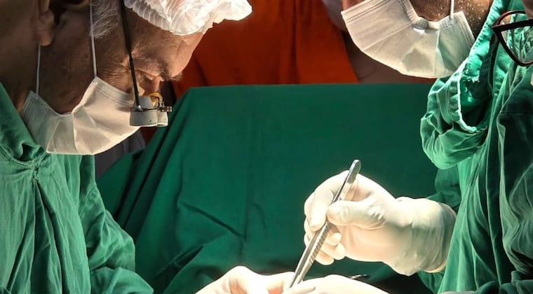 Joven de 21 años recibe un trasplante renal tras ocho años de tratamiento