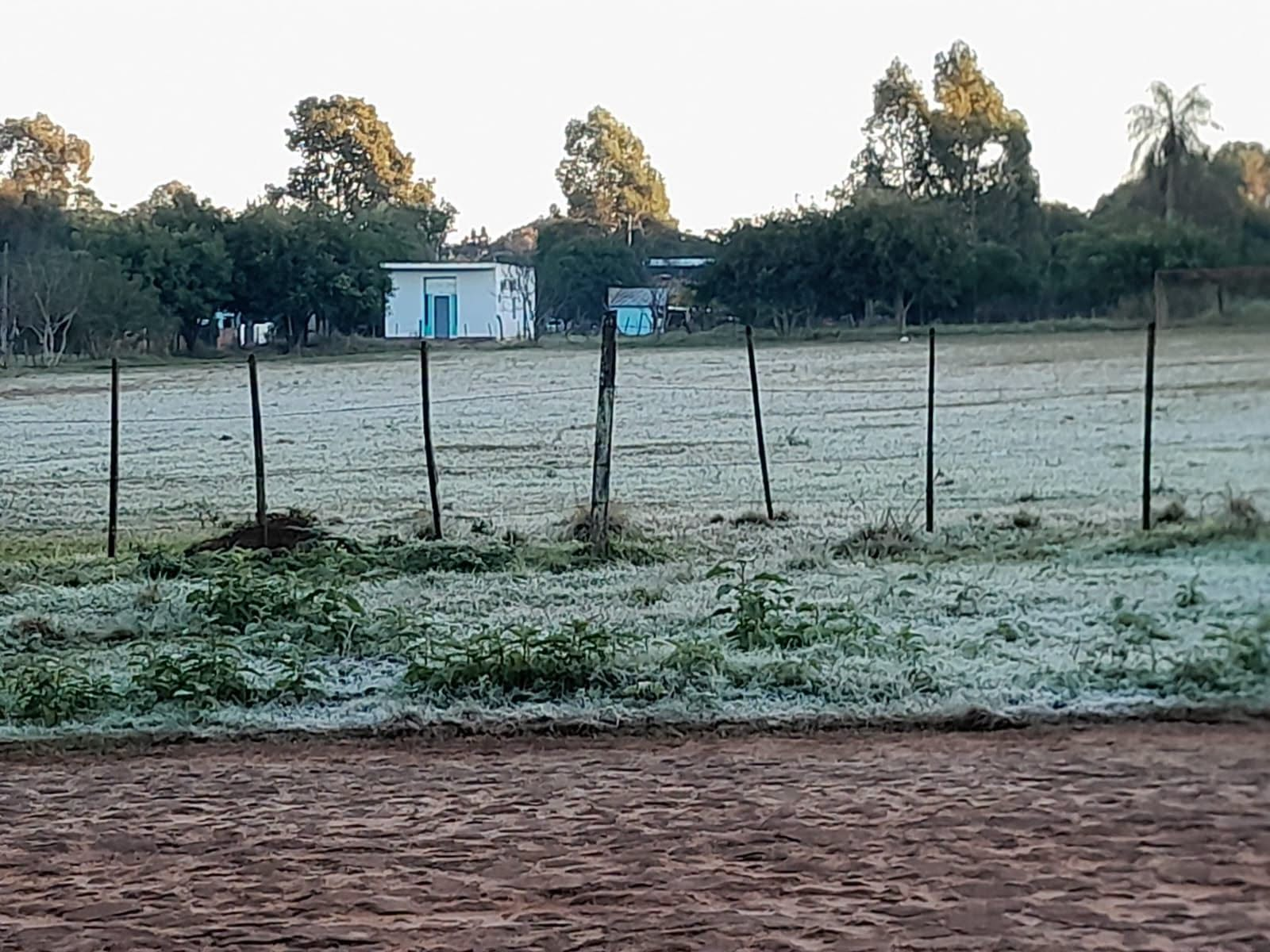 El frío y las heladas se hicieron sentir en todo el país este martes