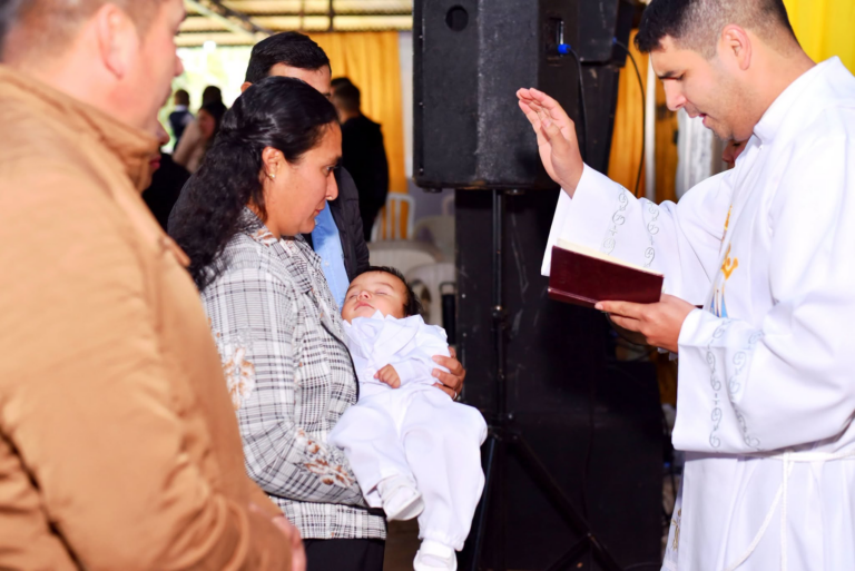 Parroquia Virgen de las Mercedes celebró bautismo masivo con 275 personas en Tava’i