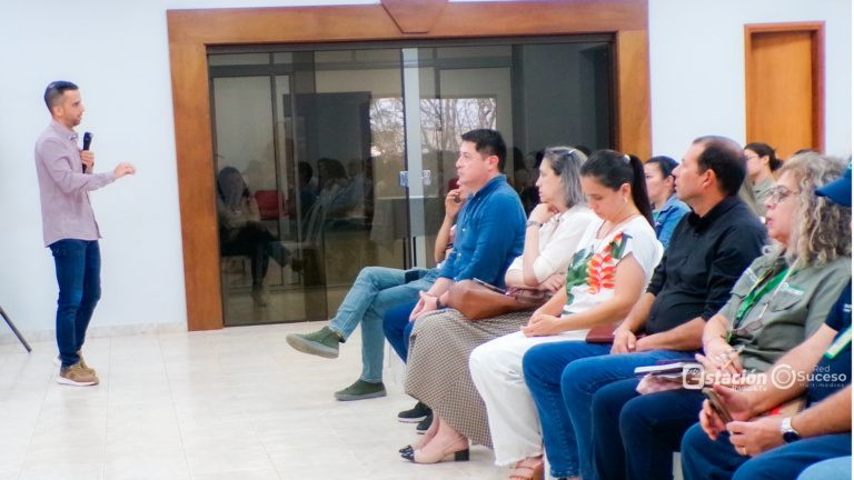 Buscan fortalecer la producción lechera de Caazapá con tecnología, capacitación y nuevos mercados - Foto: Estacion Radio y Televisión