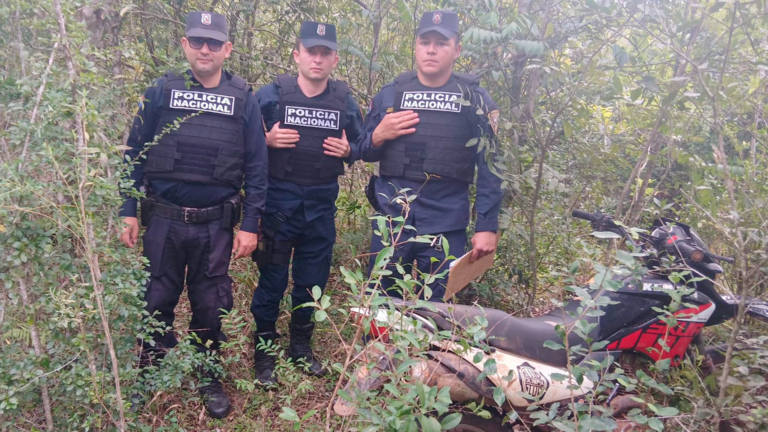 POLICÍA RECUPERA MOTOCICLETA ROBADA EN UNA ZONA BOSCOSA DE SAN JUAN NEPOMUCENO