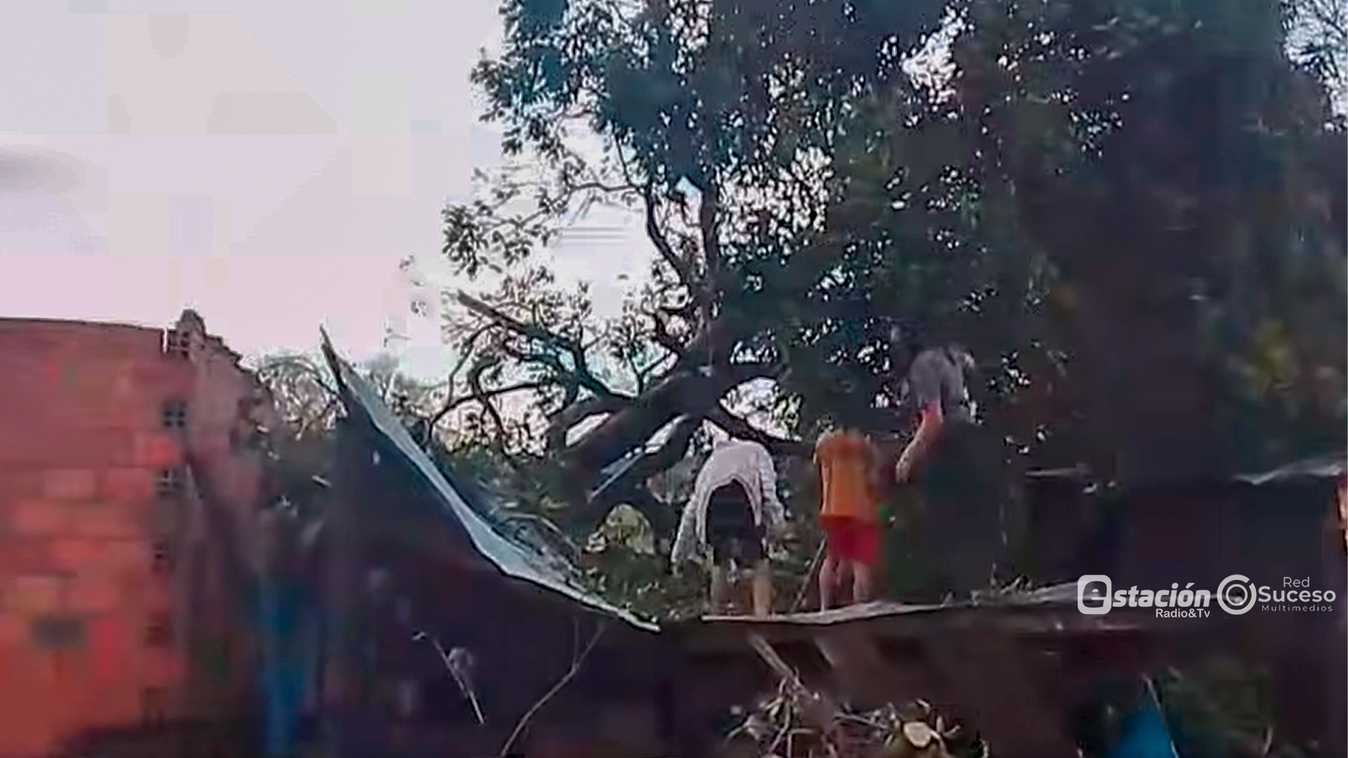Violento temporal dejó más de 20 viviendas destechadas y cuantiosos daños en San Juan Nepomuceno