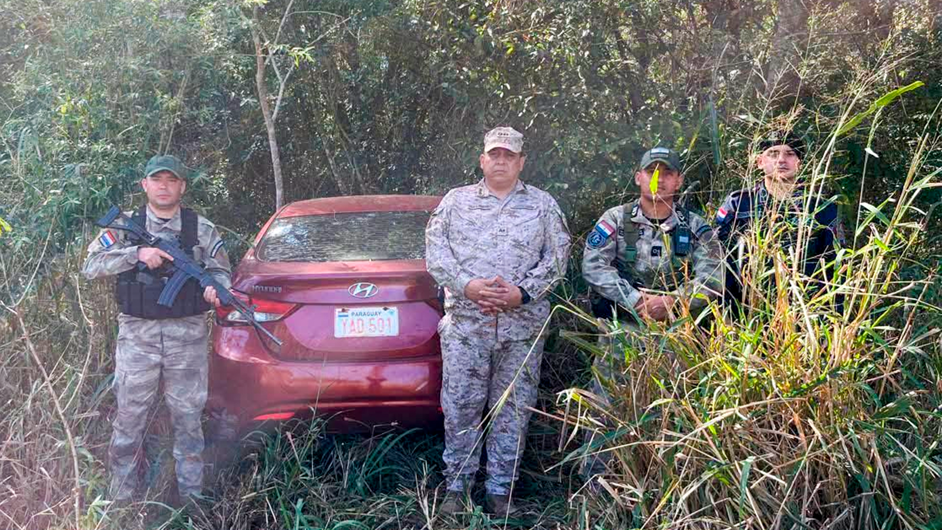 Patrulla policial recupera automóvil robado tras rastrillaje en General Higinio Morínigo - Foto: gentileza