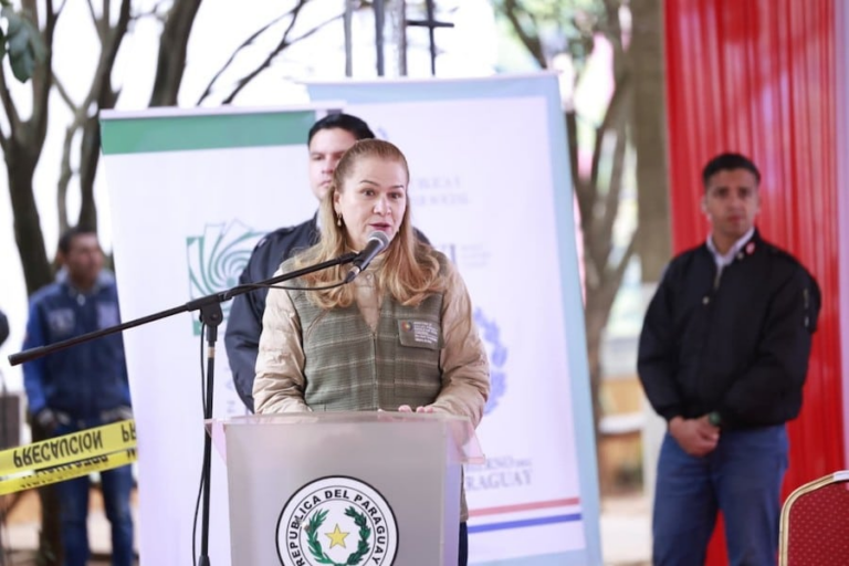 María Teresa Barán desarrolla jornada de trabajo en Caazapá con recorridos por unidades de salud