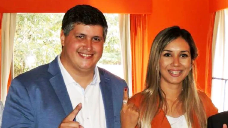 Con arresto y tobillera. La intendenta Patricia Corvalán junto con su esposo el diputado Esteban Samaniego.Archivo.