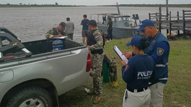 Hasta el lugar acudieron efectivos de la Prefectura Naval de Concepción, junto con representantes del Ministerio Público, personal de Criminalística y un médico forense para llevar adelante las diligencias de rigor.Foto: Gentileza/Justiniano Riveros.