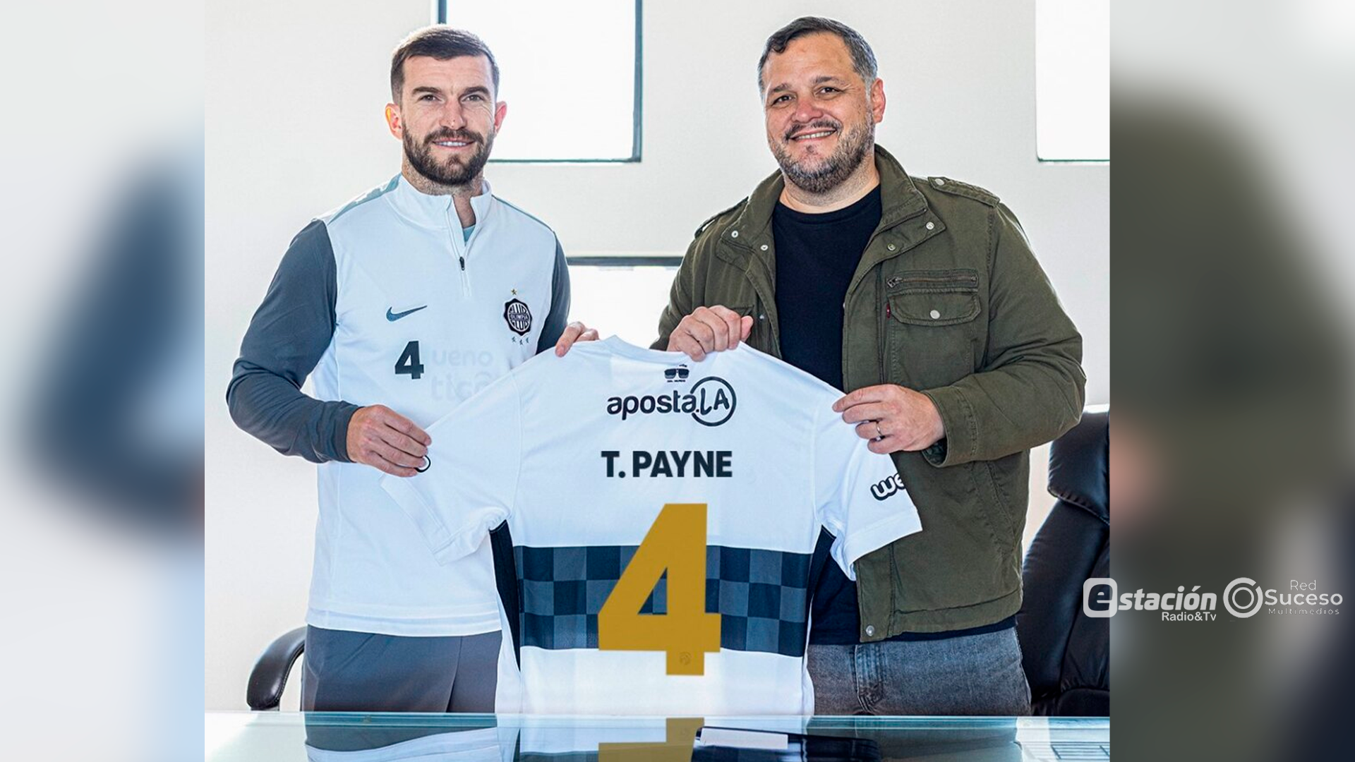 Olimpia le da la bienvenida oficial y Tim Payne ya posa con la camiseta de Olimpia