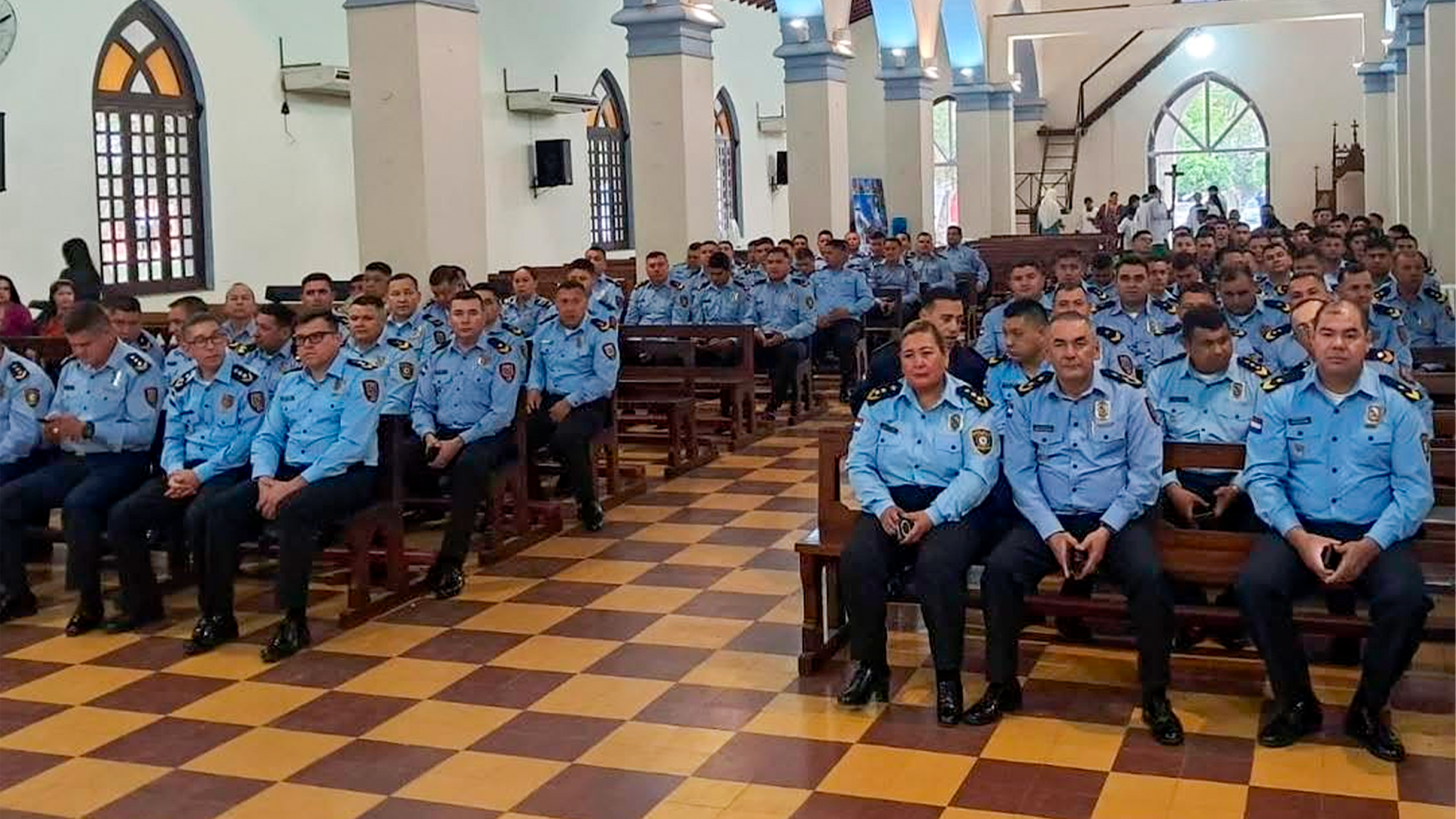 La Dirección de Policía de Caazapá participó de la celebración de la Santa Misa en honor a Santa Rosa de Lima, patrona de la Policía Nacional - Foto: Gentileza PNC