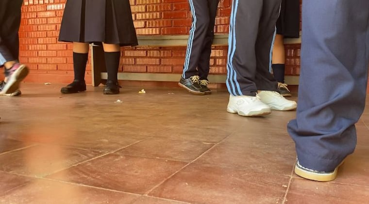 Acusan a docente por no ayudar a alumno que era acosado y que tomó una drástica decisión