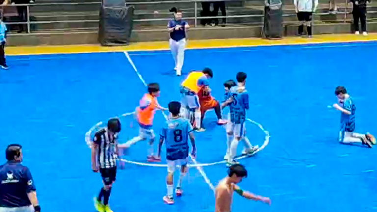 Caazapá festejó sobre la hora y sigue firme en las Eliminatorias de Fútbol de Salón C13