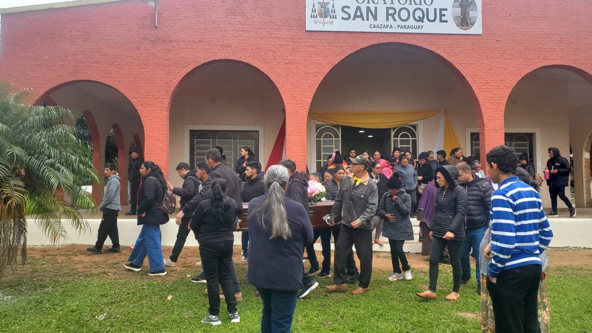 Los restos de Roselín fueron llevados al Oratorio San Roque y posteriormente enterrados en el cementerio municipal de Caazapá en la mañana de este sábado en medio de mucho dolor e impotencia.