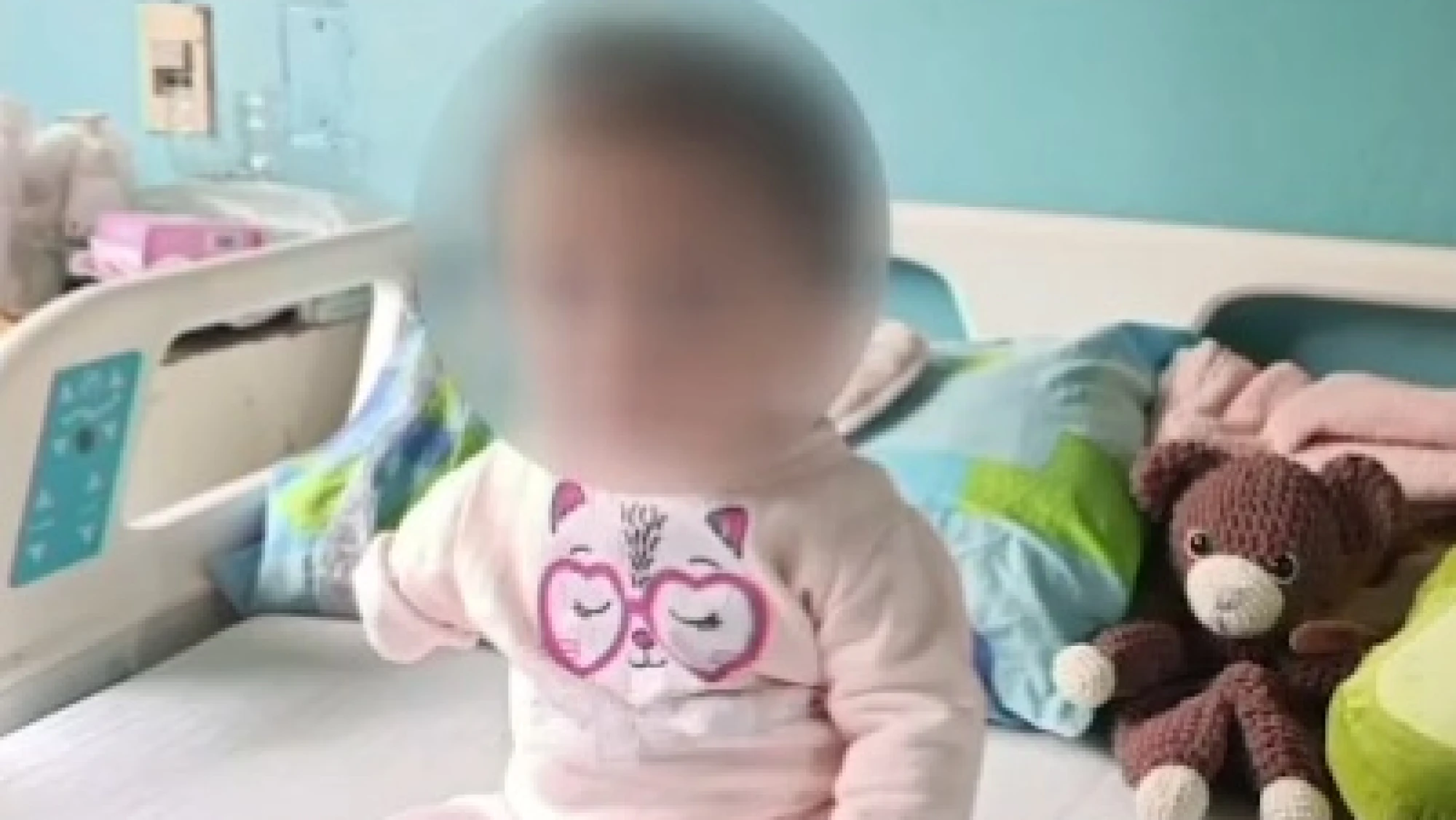 La beba perdió el brazo porque presuntamente debido a la mala colocación de la vía.Foto: Captura/NPY.