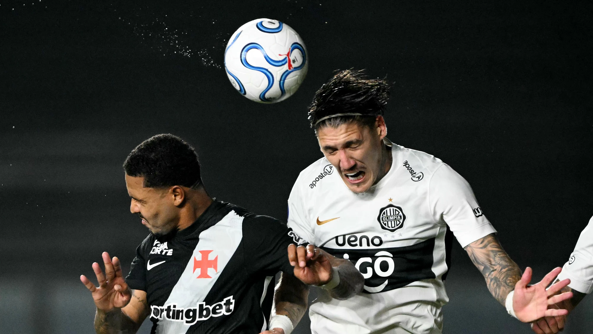 Igualdad. Fue un partido muy peleado por arriba y por abajo en Rio de Janeiro.Foto: Gentileza - Conmebol