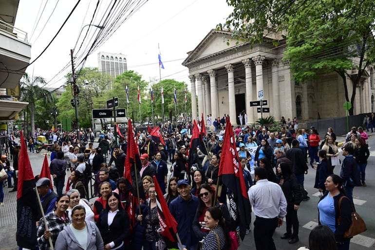 Dos días sin clase: docentes marcharán por un reajuste, Peña pide racionalidad al Senado
