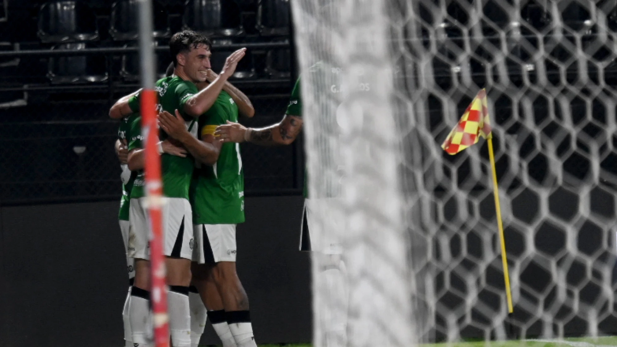 Olimpia le ganó a Libertad un partido clave.Foto: Andrés Catalán - Última Hora.
