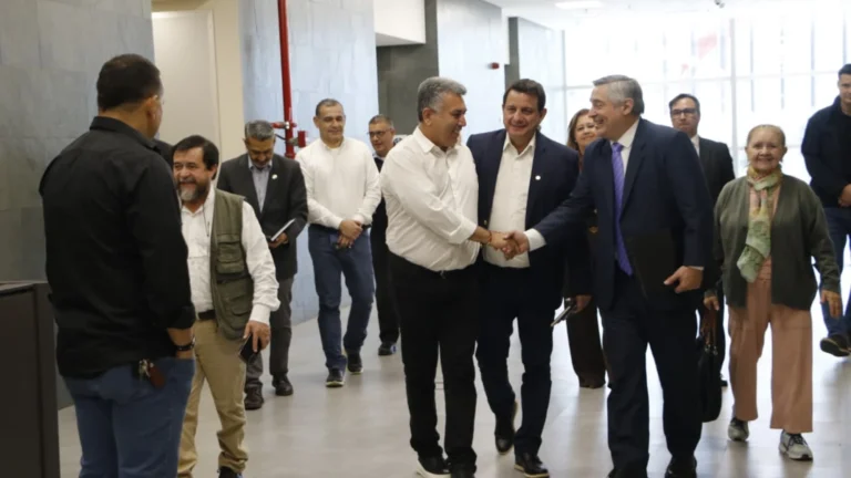 Gremios de maestros rechazan propuesta del Gobierno y van a paro.Foto: Rodrigo Villamayor/ÚH.