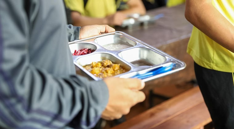 Proveedores de alimentación escolar denuncian retrasos en los pagos de las gobernaciones
