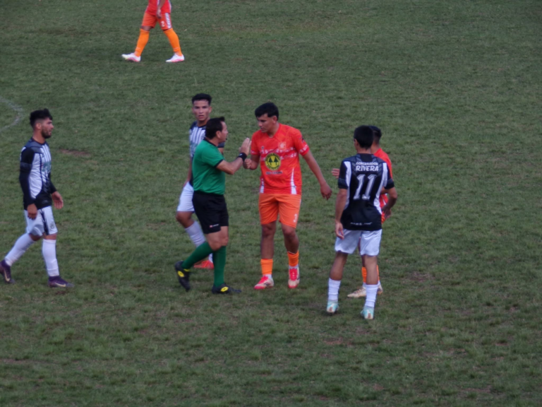 ¡Sobre la hora! Abaiense rescató un empate ante Gobernador Rivera en la semifinal del Interligas
