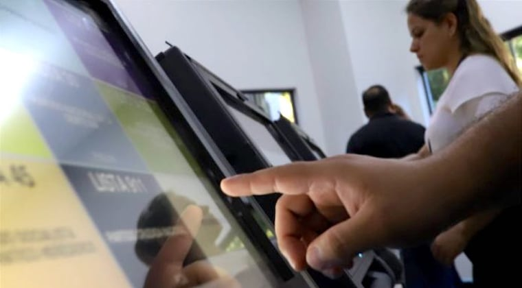Las máquinas de votación no almacenan el voto de cada elector. Foto: archivo.