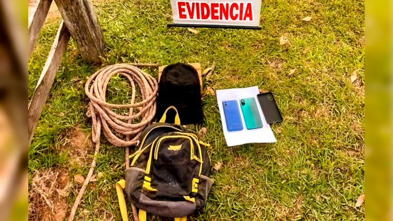 Caazapá: incautan celulares, una mochila y un pasamontañas durante allanamiento